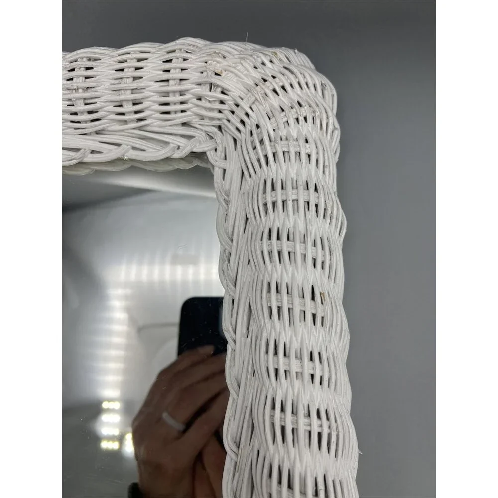 White Wicker Wall Mirror Shabby Chic Cottagecore 12x16 Hanging VTG Hong Kong - Picture 5 of 13